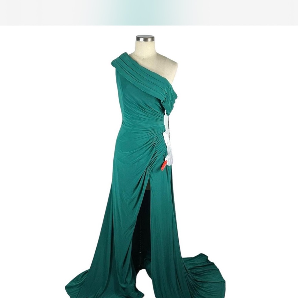 Elegant Green One-Shoulder Evening Dress